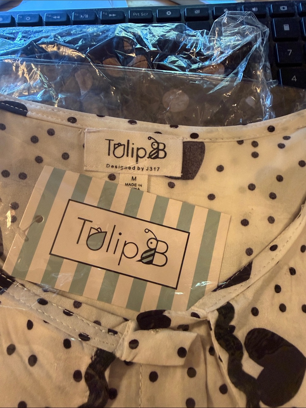 Tulip B White Fluttered Sleeve Top With Black Polka Dot & Hearts. Sz M - Picture 2 of 3